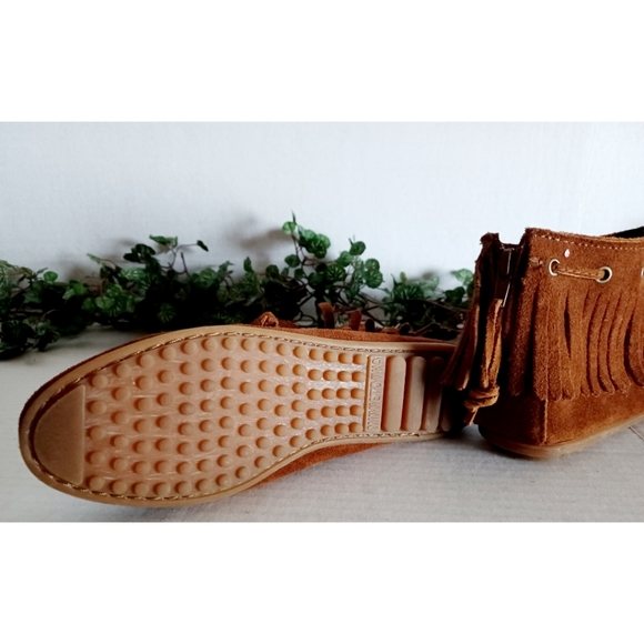 Minnetonka Women's Fringe Back Zip Sporty Rubber Sole Bootie - Picture 10 of 15